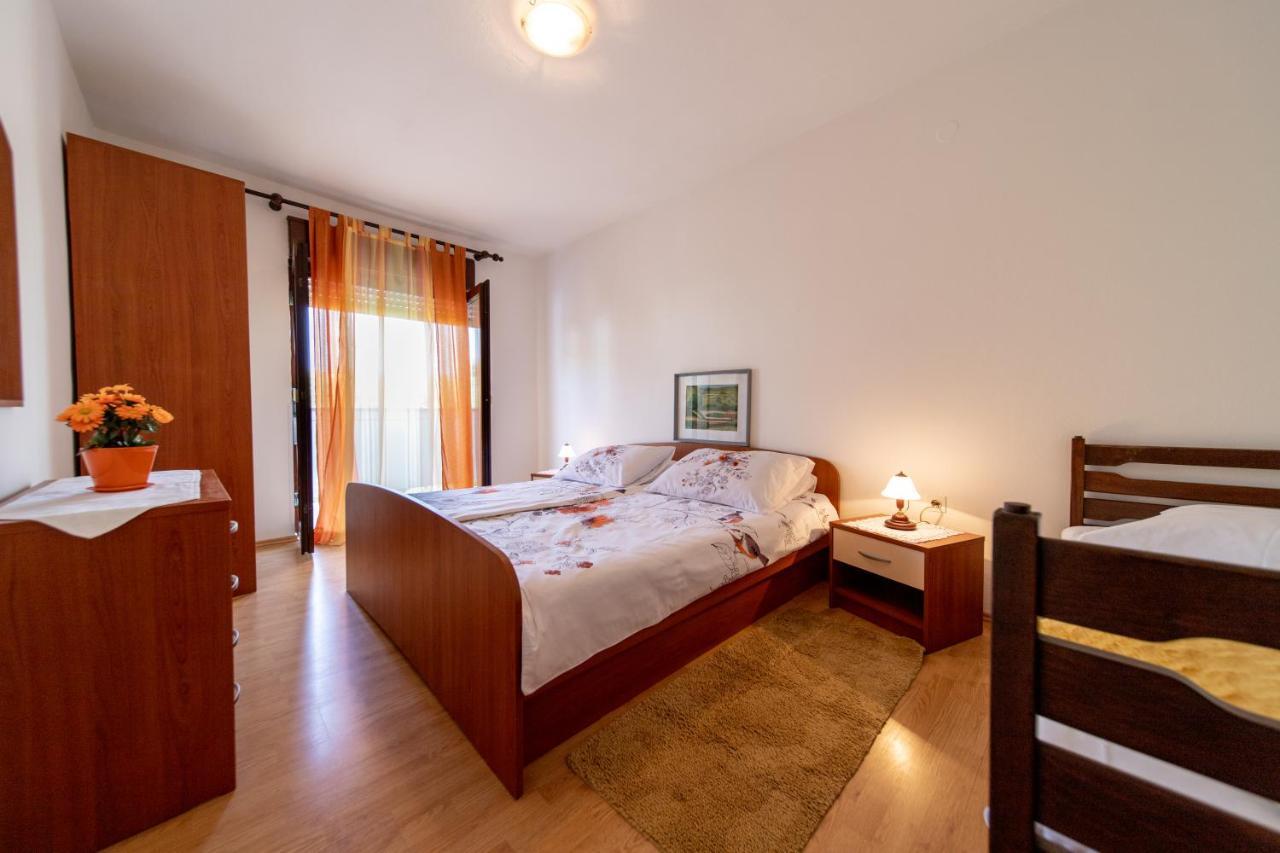 Apartmani Centar Palit ภายนอก รูปภาพ
