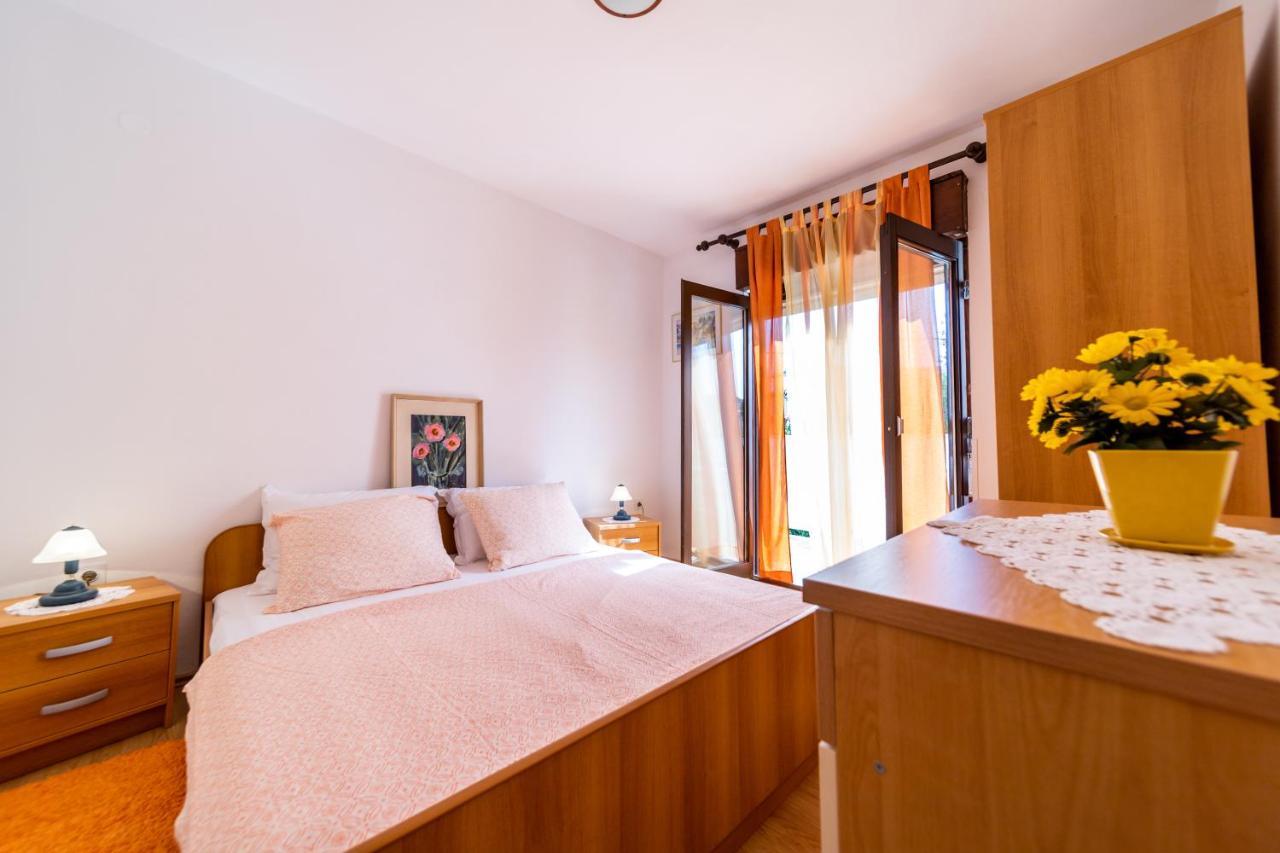 Apartmani Centar Palit ภายนอก รูปภาพ
