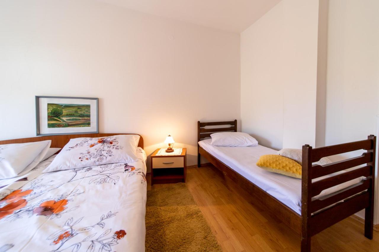 Apartmani Centar Palit ภายนอก รูปภาพ