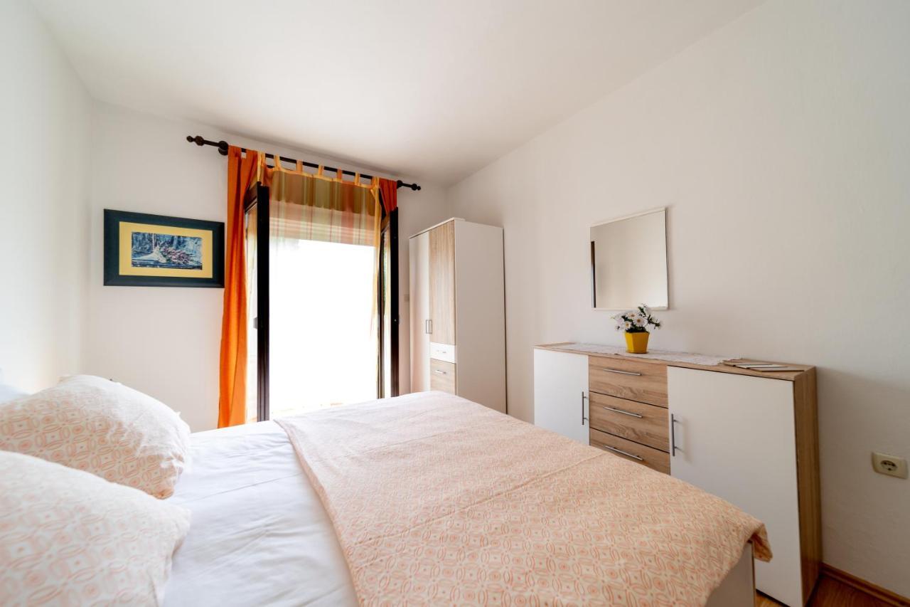 Apartmani Centar Palit ภายนอก รูปภาพ