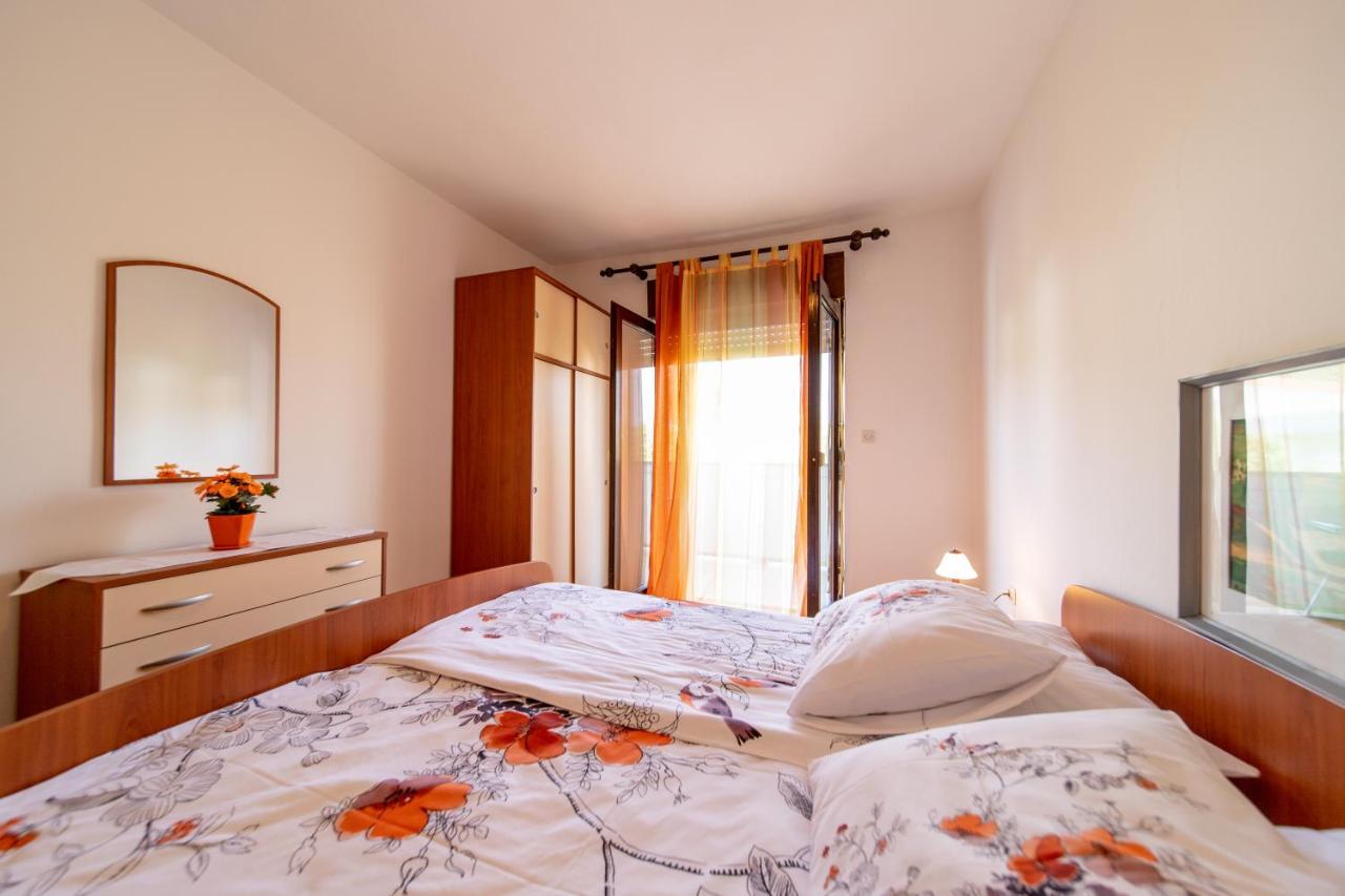 Apartmani Centar Palit ภายนอก รูปภาพ