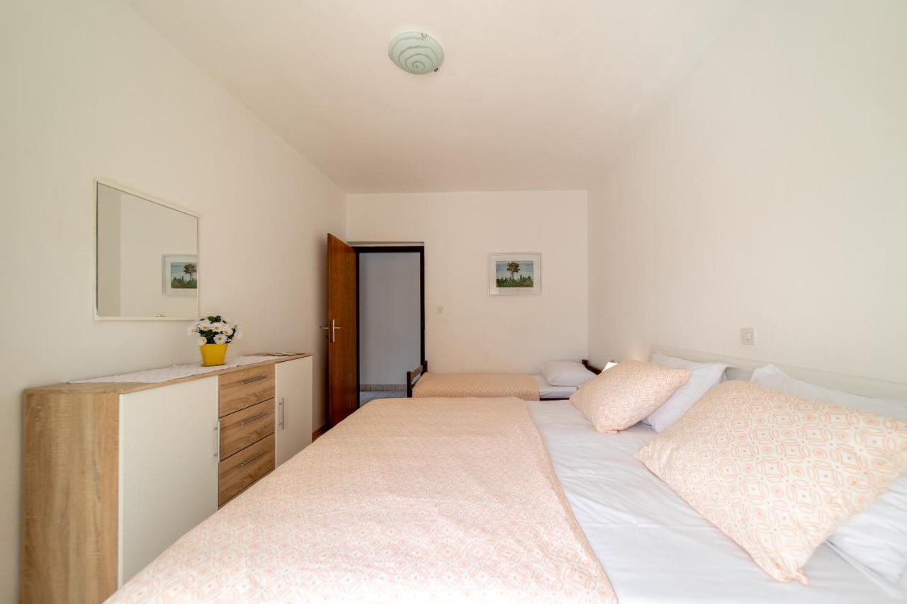 Apartmani Centar Palit ภายนอก รูปภาพ
