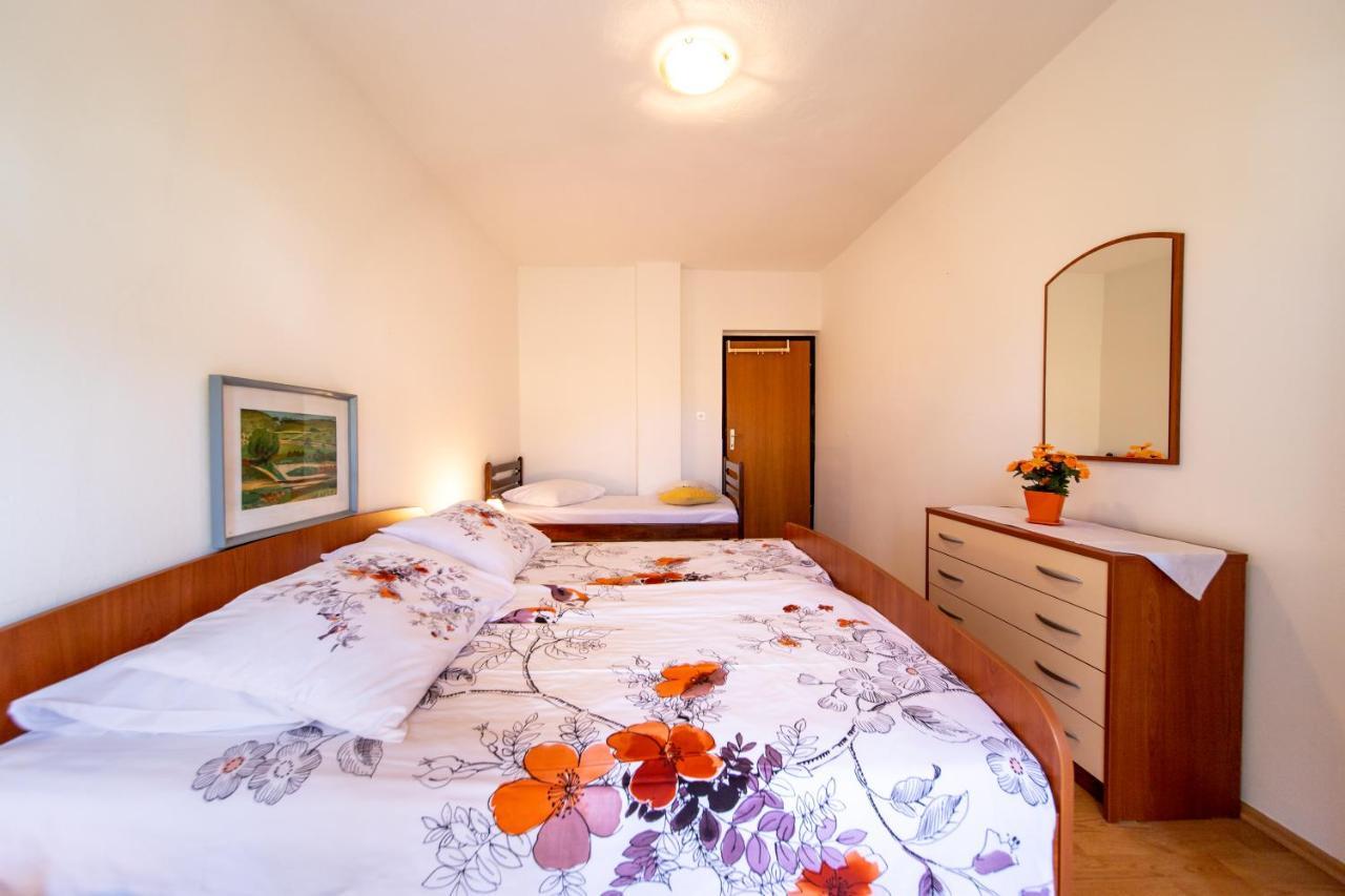 Apartmani Centar Palit ภายนอก รูปภาพ