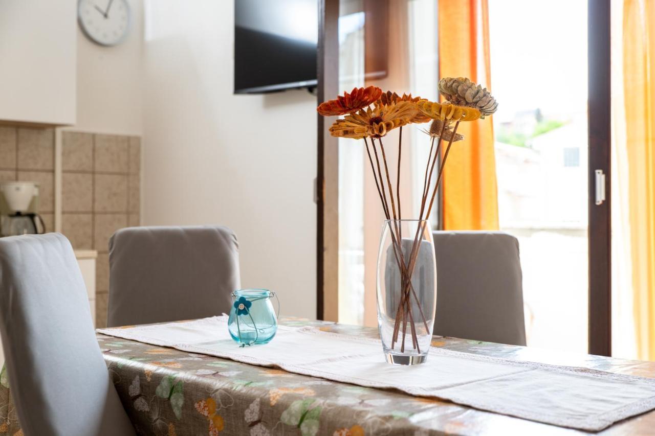 Apartmani Centar Palit ภายนอก รูปภาพ