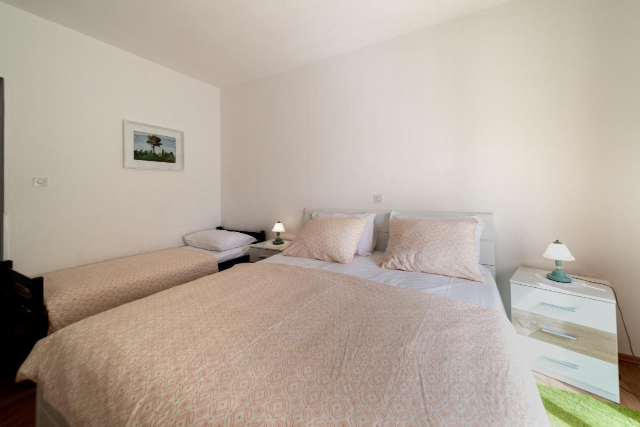 Apartmani Centar Palit ภายนอก รูปภาพ