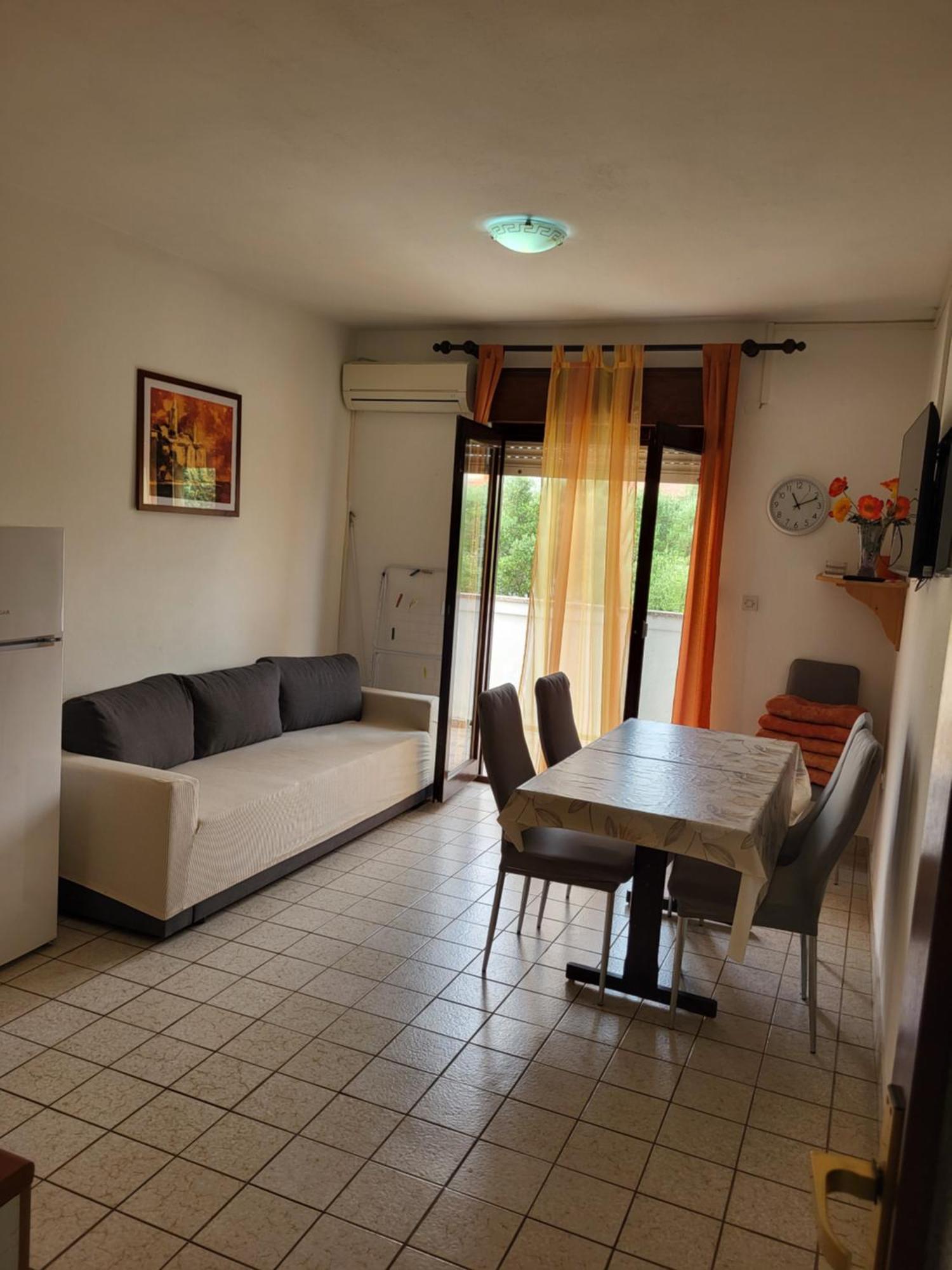 Apartmani Centar Palit ภายนอก รูปภาพ