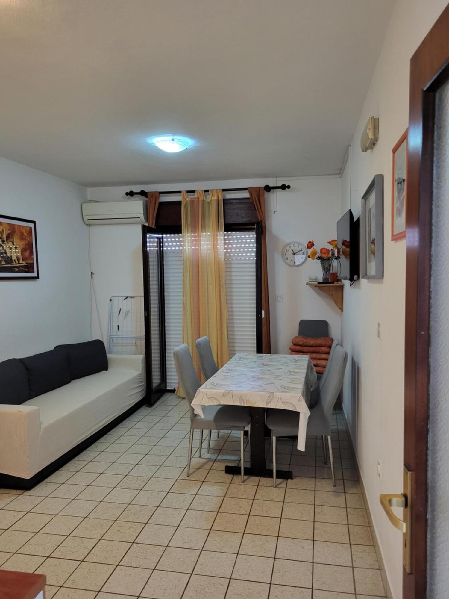Apartmani Centar Palit ภายนอก รูปภาพ